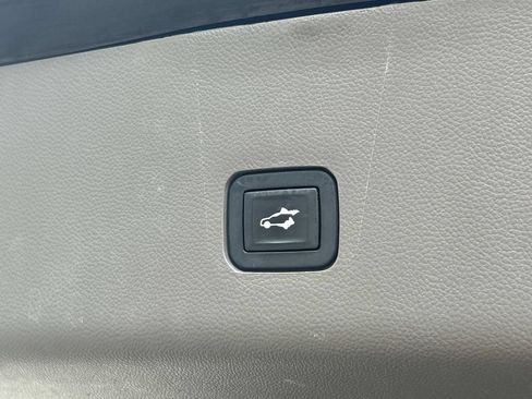 Used 2019 Chevrolet Traverse LT FWD image 15