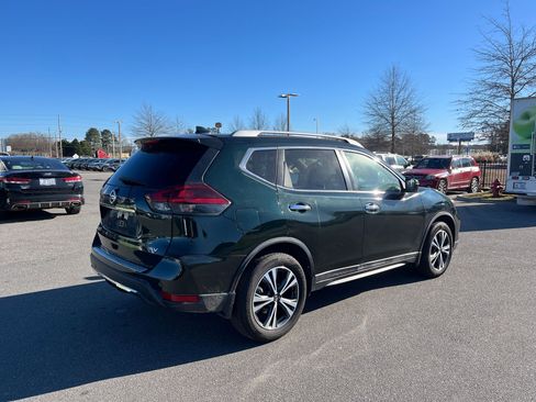 Used 2019 Nissan Rogue SV w/ Premium Package image 9