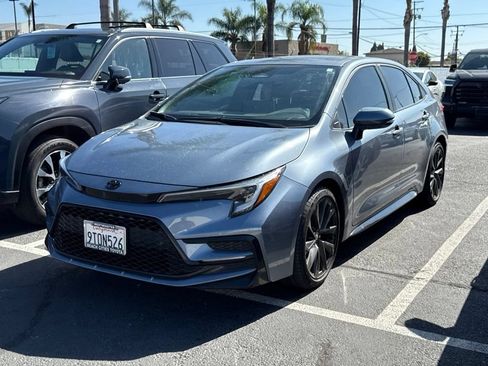 Used 2025 Toyota Corolla SE FWD image 2