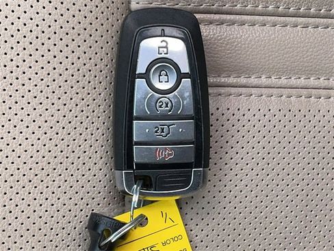 Used 2024 Ford Expedition Limited image 35