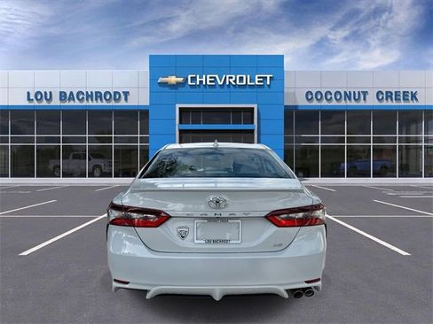 Used 2024 Toyota Camry SE image 7