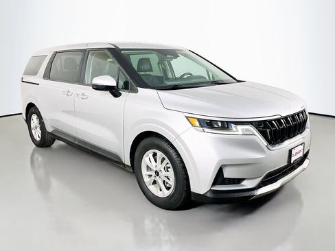 Used 2022 Kia Carnival LX FWD image 4