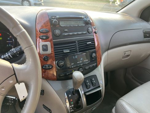Used 2008 Toyota Sienna XLE image 14