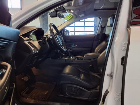 Used 2020 Jaguar E-PACE SE image 15