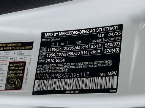 Used 2025 Mercedes-Benz GLC 300 4MATIC image 33