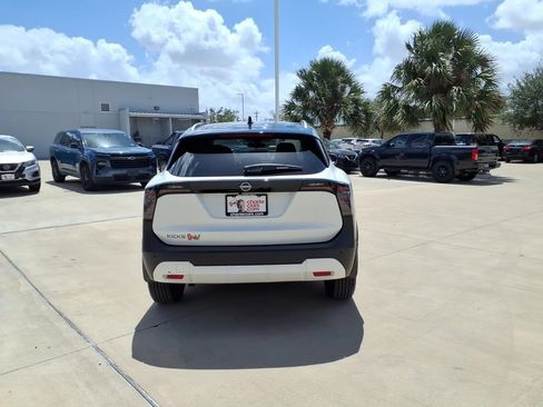 Used 2026 Nissan Kicks SV FWD image 4