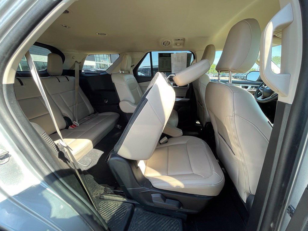 Used 2023 Ford Explorer XLT w/ Equipment Group 202A RWD image 26