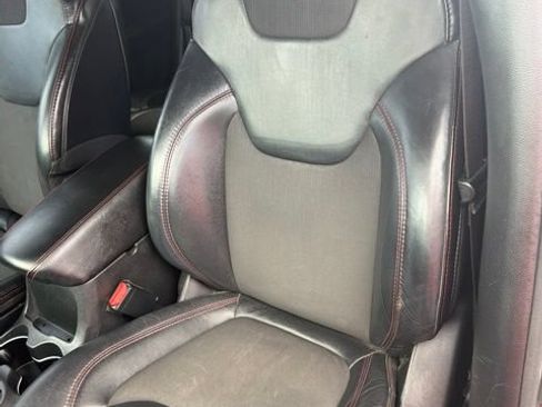 Used 2016 Jeep Cherokee Trailhawk AWD/4WD image 11