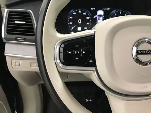 Used 2022 Volvo XC90 T5 Momentum w/ Climate Package AWD/4WD image 18