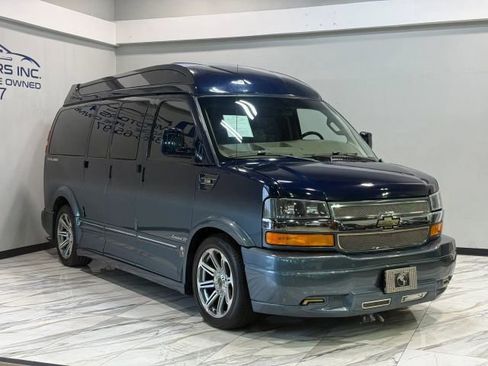 Used 2017 Chevrolet Express 2500 image 4