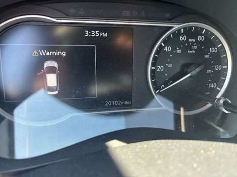Used 2025 Nissan Versa SV FWD image 40