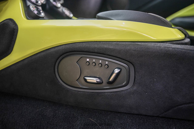 Used 2020 Aston Martin V8 Vantage Coupe RWD image 30