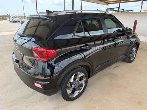 Used 2022 Hyundai Venue SEL w/ Cargo Package FWD image 8