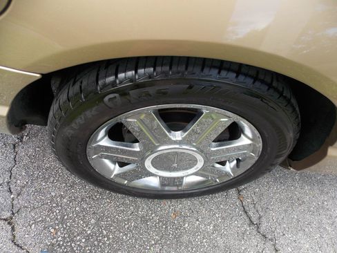Used 2005 Ford Thunderbird RWD image 21
