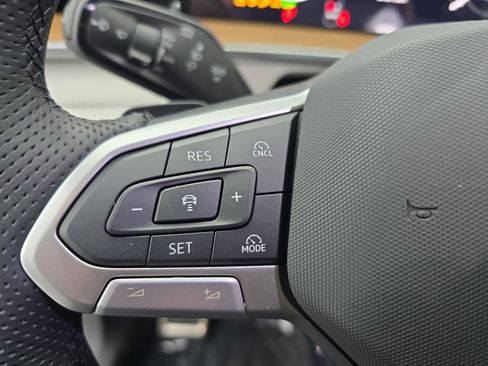 New 2026 Volkswagen Tiguan SEL R-Line AWD/4WD image 17