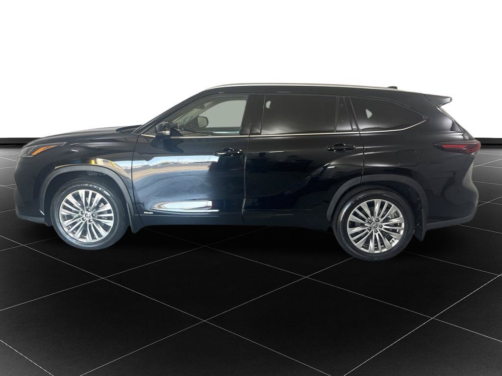 Used 2026 Toyota Highlander Platinum AWD/4WD image 2