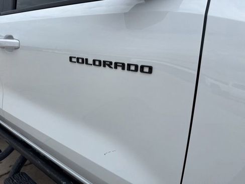 Used 2025 Chevrolet Colorado ZR2 w/ Midnight Edition AWD/4WD image 9