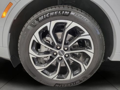 Used 2026 Lincoln Nautilus Reserve AWD/4WD image 3