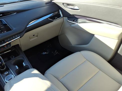 Certified 2023 Cadillac XT4 Luxury w/ Cold Weather Package image 21