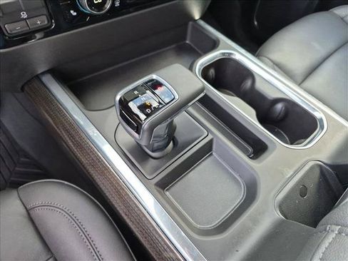 Used 2025 Chevrolet Silverado 1500 LT Trail Boss w/ LT Trail Boss Premium Package AWD/4WD image 12