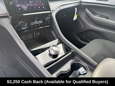 New 2025 Jeep Grand Cherokee Laredo X w/ Luxury Tech Group I RWD image 39