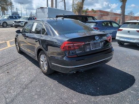 Used 2017 Volkswagen Passat 1.8T S image 4