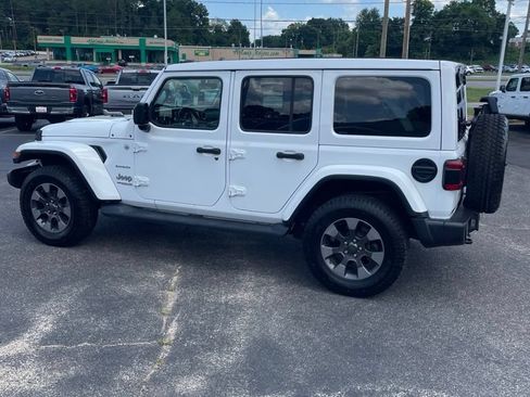 Used 2018 Jeep Wrangler Unlimited Sahara AWD/4WD image 2