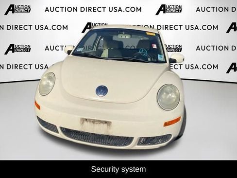 Used 2009 Volkswagen Beetle Coupe image 3