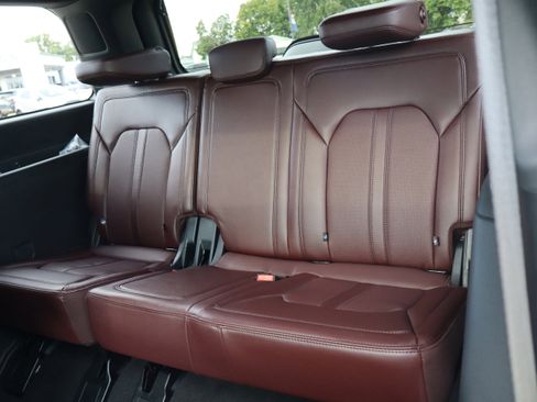 Used 2024 Ford Expedition Limited image 12