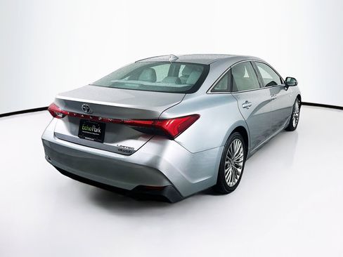 Used 2019 Toyota Avalon Limited image 9