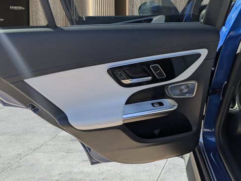 Used 2023 Mercedes-Benz GLC 300 w/ AMG Line image 26