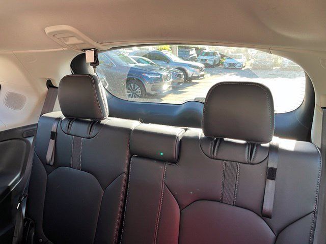 Used 2024 Honda Pilot Touring image 9