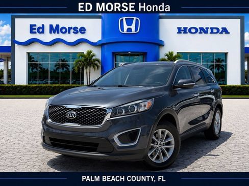 Used 2018 Kia Sorento FWD image 1
