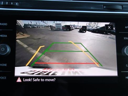 Used 2023 Volkswagen Tiguan SE image 18