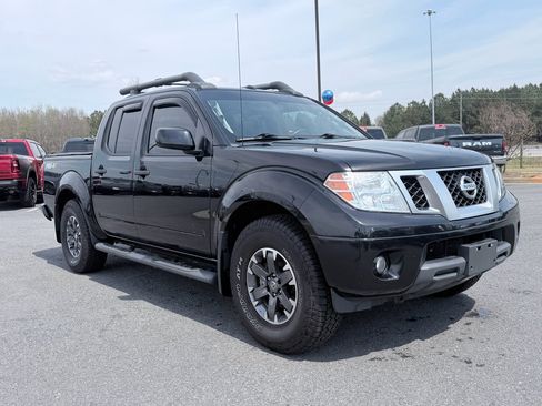 Used 2020 Nissan Frontier PRO-4X w/ Pro-4x Utility Package image 2
