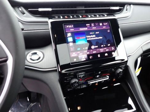 New 2025 Jeep Grand Cherokee Laredo X w/ Luxury Tech Group I image 18