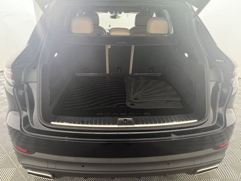 Certified 2023 Porsche Cayenne AWD/4WD image 21