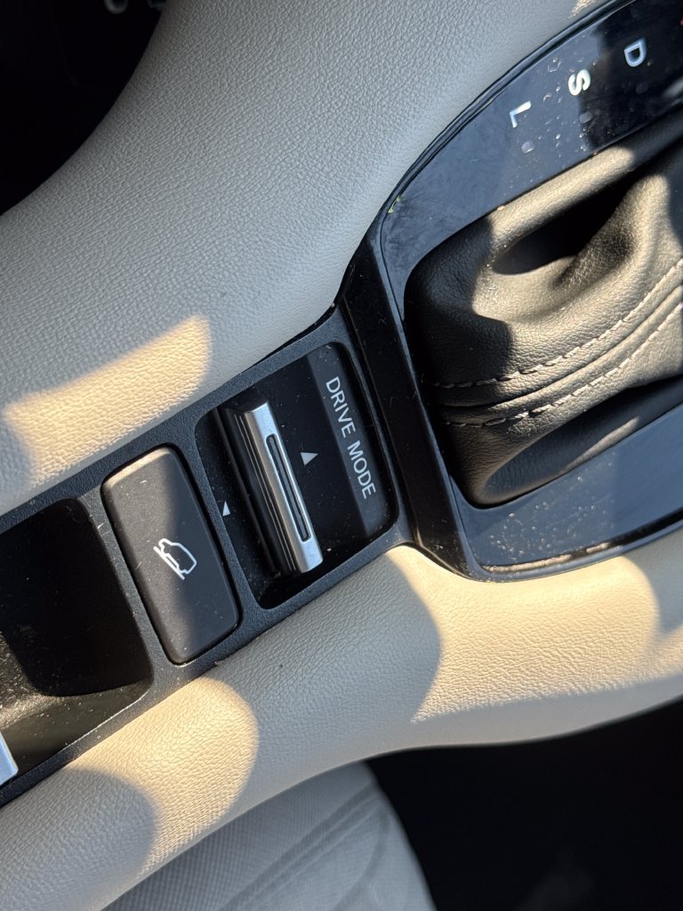 Used 2025 Honda HR-V LX image 29