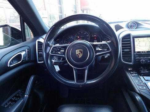 Used 2016 Porsche Cayenne image 21