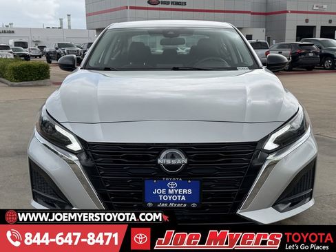 Used 2024 Nissan Altima 2.5 SV image 3