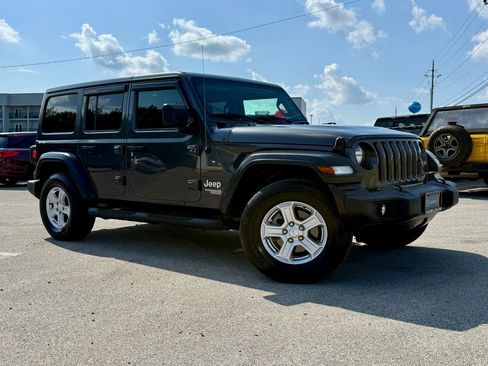 Used 2019 Jeep Wrangler Unlimited Sport S AWD/4WD image 2
