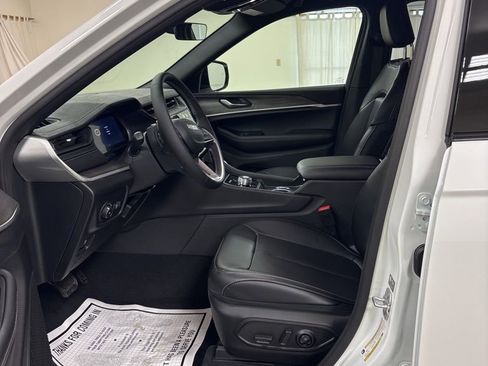 New 2026 Jeep Grand Cherokee Limited image 9