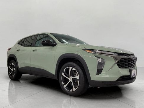 Certified 2024 Chevrolet Trax RS w/ Driver Confidence Package image 1