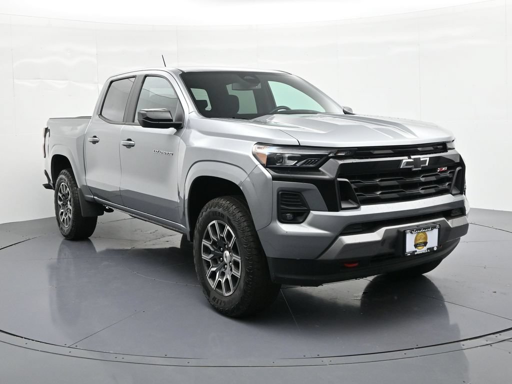 Used 2023 Chevrolet Colorado Z71 w/ Z71 Convenience Package 2 AWD/4WD image 3