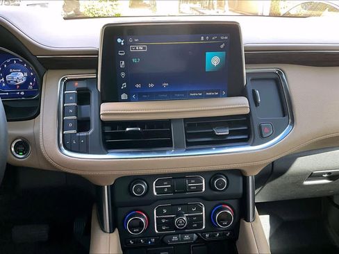 Used 2024 Chevrolet Suburban Premier image 7