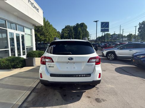 Used 2017 Subaru Outback 2.5i Limited AWD/4WD image 4