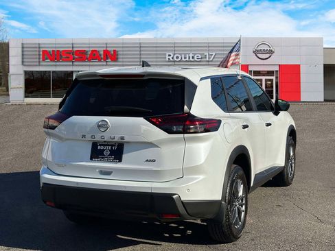 Used 2025 Nissan Rogue S image 5