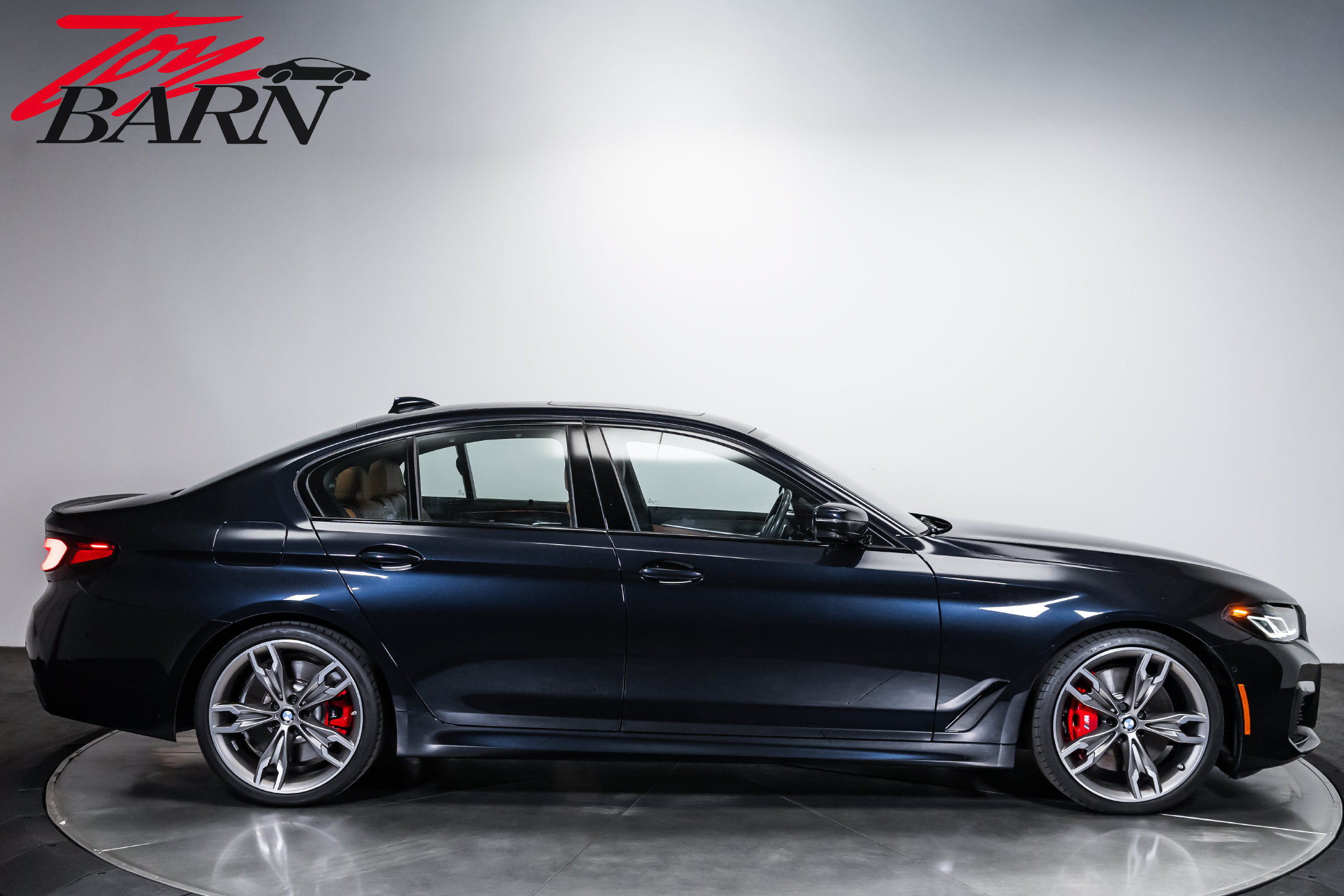 Used 2023 BMW M550i xDrive w/ Executive Package AWD/4WD image 6