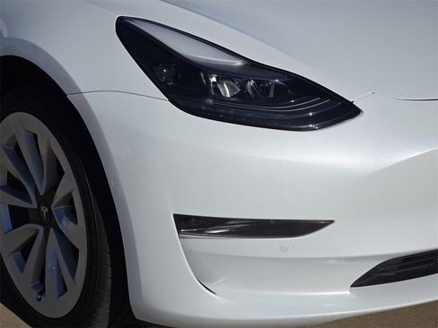 Used 2021 Tesla Model 3 Standard Range Plus image 29