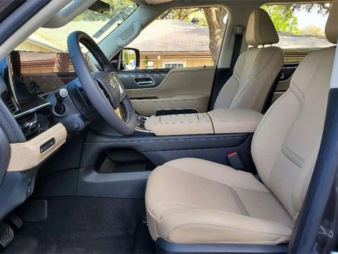 Certified 2025 INFINITI QX80 Pure image 8